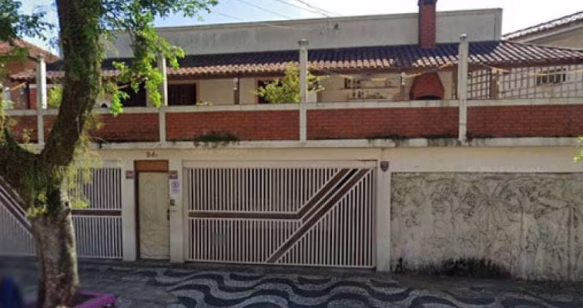 Casa no Litoral com 411 m² - Vila Matias - Santos - SP