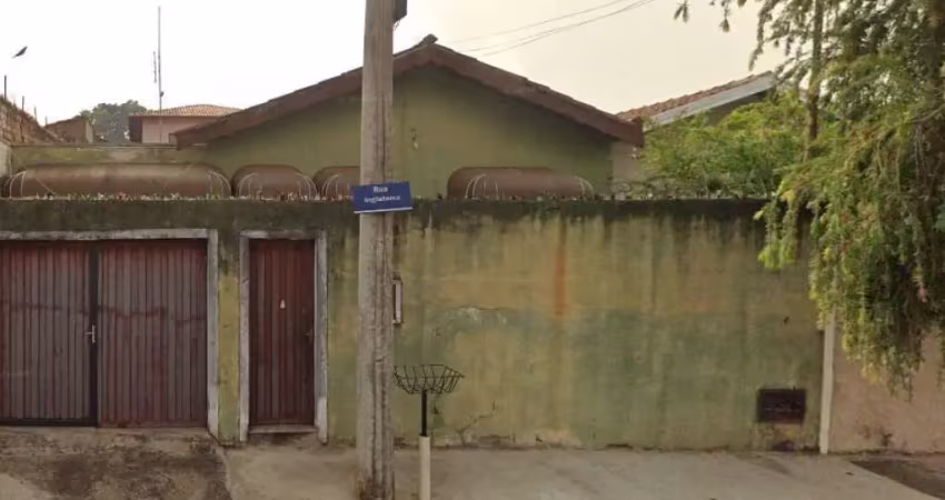 Casa à venda na Rua Inglaterra, 398, Jardim Raquel, Itapira