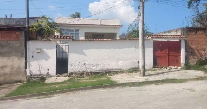 Casa à venda na Rua Xingu, 115, Amendoeira, São Gonçalo