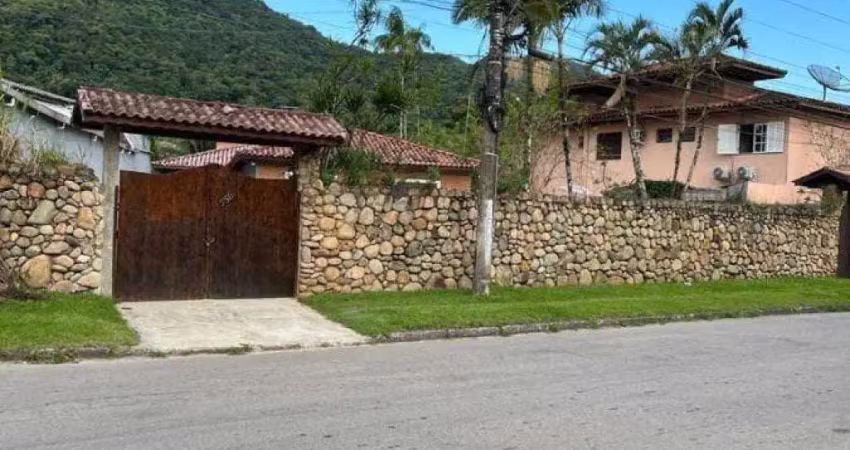 Casa com 4 quartos à venda na Rua Doze, 350, Tabatinga, Caraguatatuba