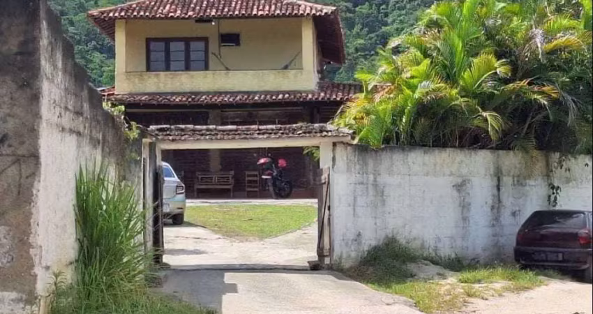 Casa à venda na Avenida Doutor Arthur Oscar Flach, 15, Rio do Ouro, São Gonçalo