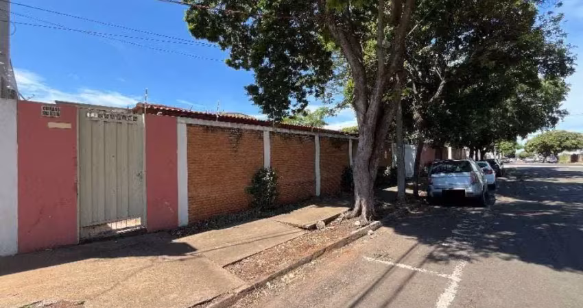 Casa à venda na Avenida Cazimiro Peres, 305, Vila Harmonia, Araraquara