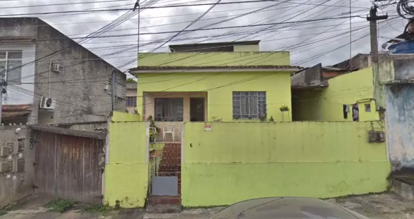 Casa à venda na Rua Lorena, 27, Trindade, São Gonçalo