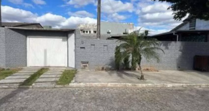 Casa à venda na Rua Ary Faraco, 30, Vila Francesa, Criciúma