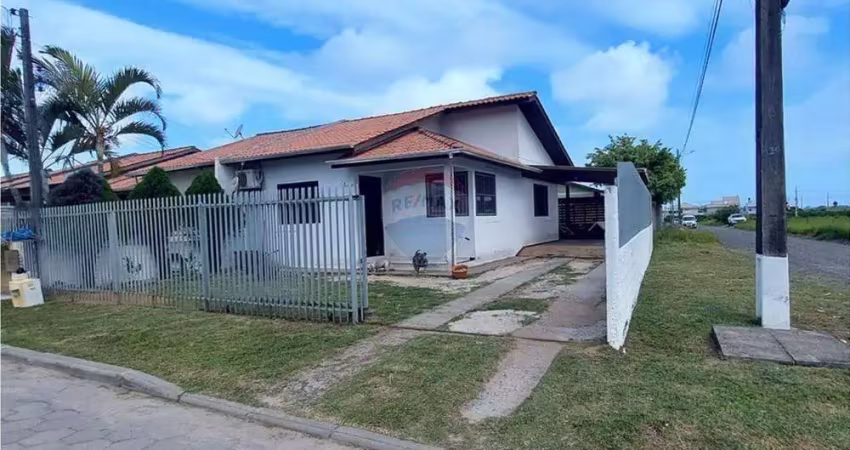 Ótima oportunidade! Casa de esquina no bairro Coloninha por apenas R$ 185.000,00