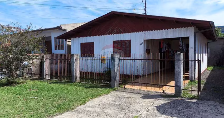 Casa Aconchegante no Mato Alto: 3 Dorms, 120m²