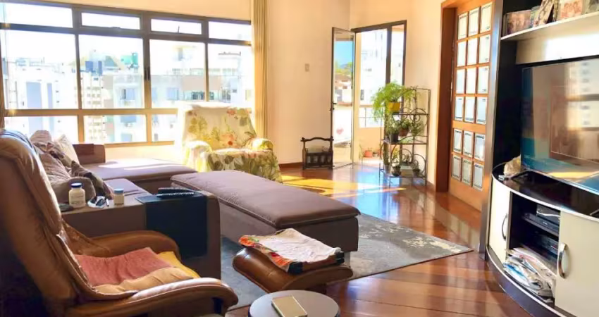 Apartamento com 5 quartos à venda a uma quadra da Beira Mar Norte de Florianópolis/SC