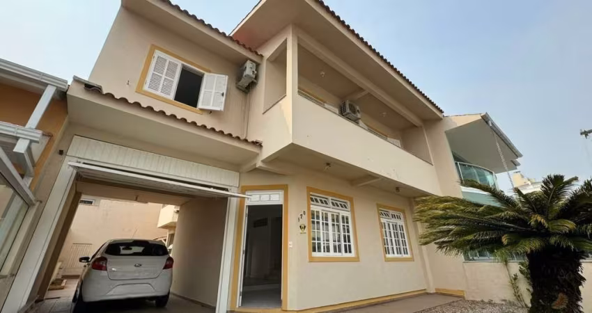 Casa de 220m² à venda no Balneário do Estreito Florianópolis/SC