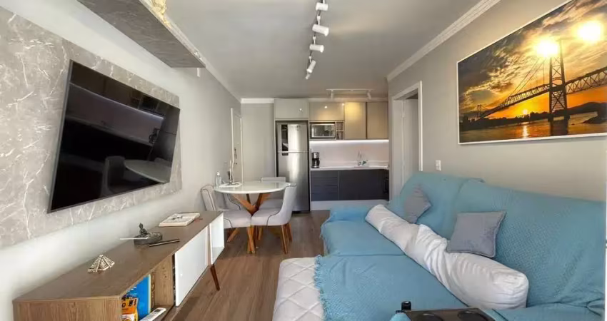 Apartamento de 1 quarto com sacada e garagem coberta no Trindade, Florianópolis-SC