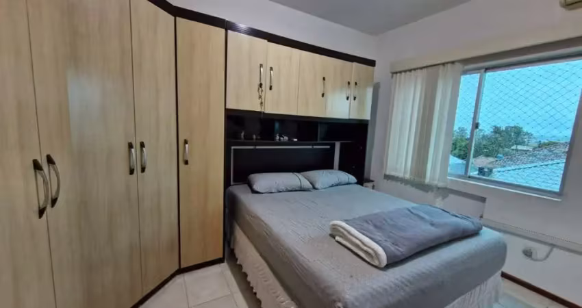 Apartamento de 2 quartos e garagem no bairro Serraria, São José/SC