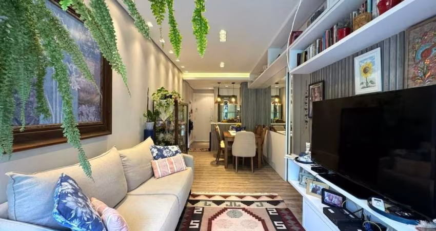 Oportunidade: Apartamento mobiliado à venda com 75m², 2 Quartos e 2 vagas - Florianópolis/SC