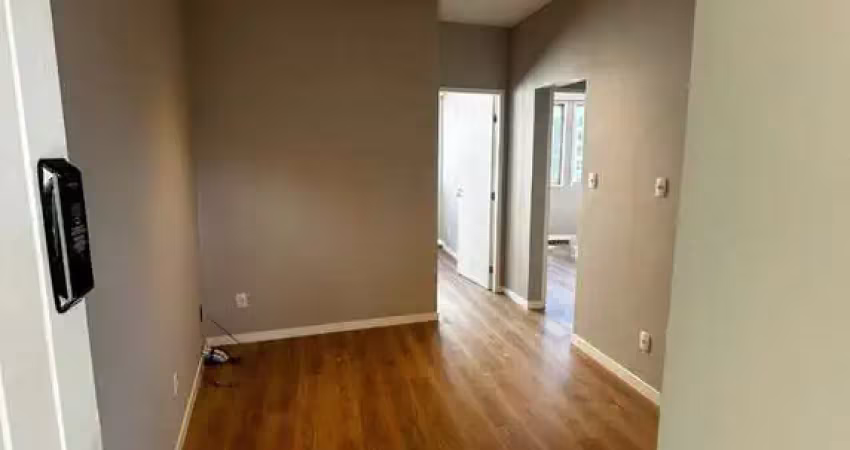 Apartamento à venda, de 2 quartos no centro de florianópolis.