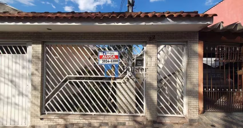 Casa em vila, oferecendo um ambiente calmo e familiar. com 3 dormitórios e vaga, localizada próxima ao roldão atacadista da rua domingos vega