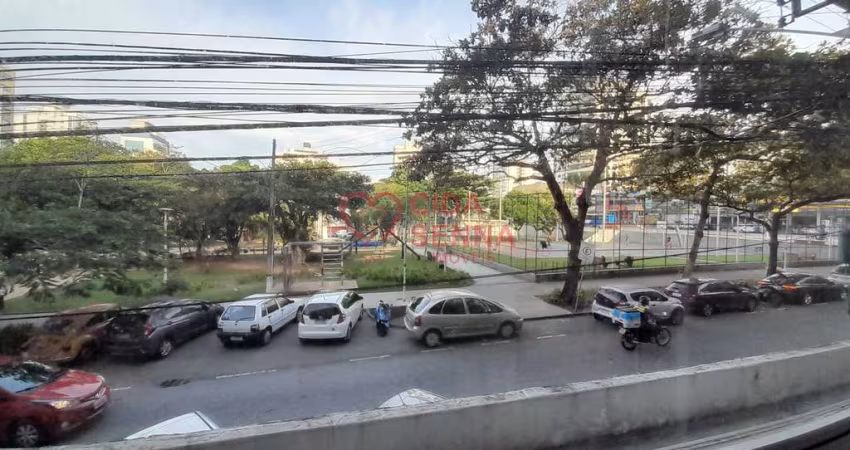 FANTÁSTICA 291 m² COM MEZANINO 3 BANHEIROS E COZINHA