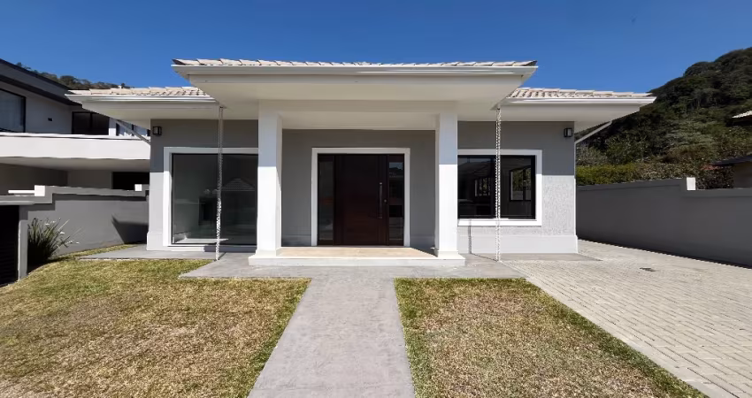 Casa linear no Green valey, 180 m2 por R$1050.000,00 em Teresópolis- RJ