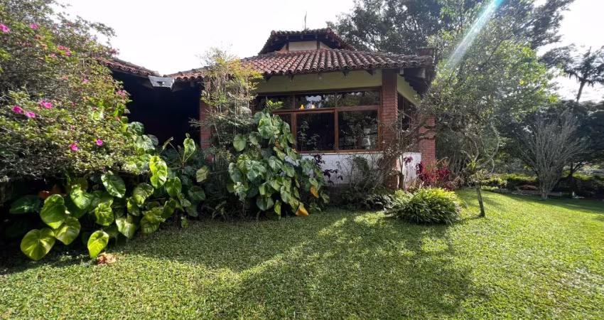Casa com 4 quartos , 320 m2, Iucas , Teresopolis - RJ