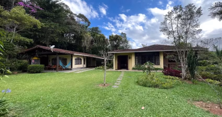 Refúgio dos Sonhos em Vargem Grande – Sua Casa na Serra!