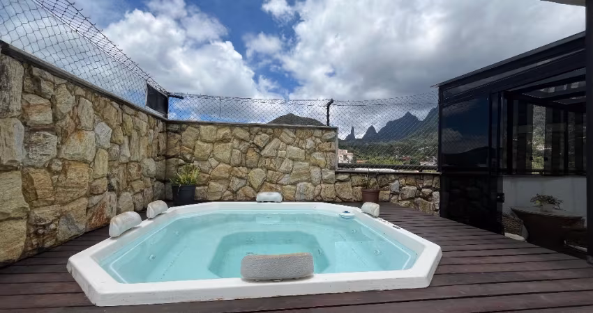 Cobertura em Teresópolis com vista para o Dedo de Deus !
