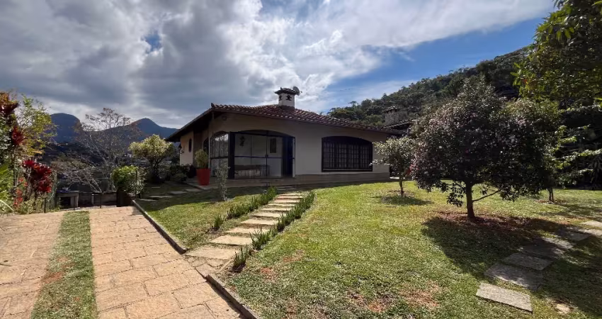 Casa linear com casa de hóspedes em teresópolis – 3 quartos + vista para as montanhas