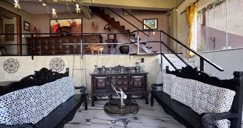Casa com vista privilegiada no alto – ideal para morar ou investir aluguel temporada