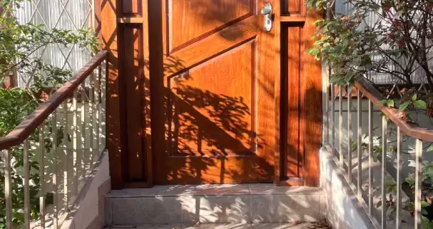 Casa linear de esquina no centro da cidade de teresópolis, faz tudo a pé!