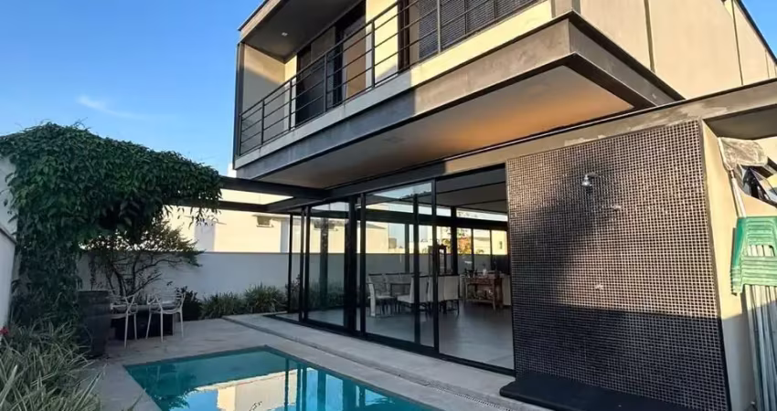 Casa com fino acabamento | 03 suítes | piscina| residencial giverny