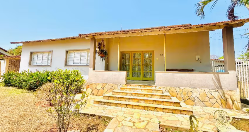 Vende-se ótima casa na vila de Furnas - MG
