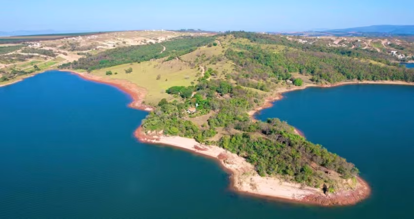 Vende-se 20.000 metros de frente a represa de Furnas - Capitólio