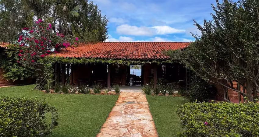 Lindo rancho a venda as margens da represa de furnas
