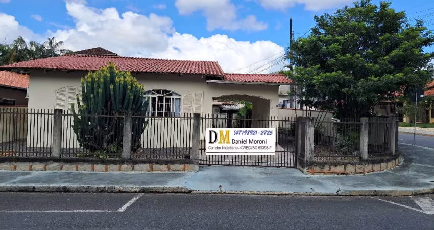 Casa no Saguaçú com Terreno de 15x35 - Aceita permuta!