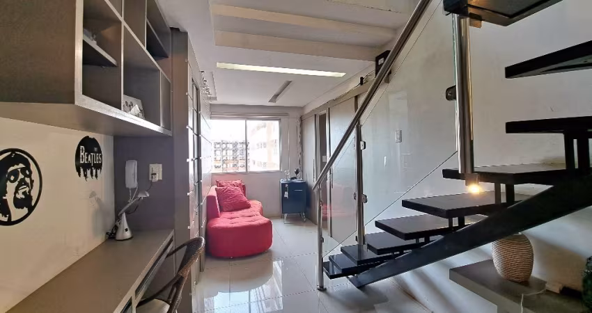 Cobertura Duplex reformada ,suíte com closet e banheira hidromassagem, armários planejados, terraço com churrasqueira, 2 vagas cobertas.