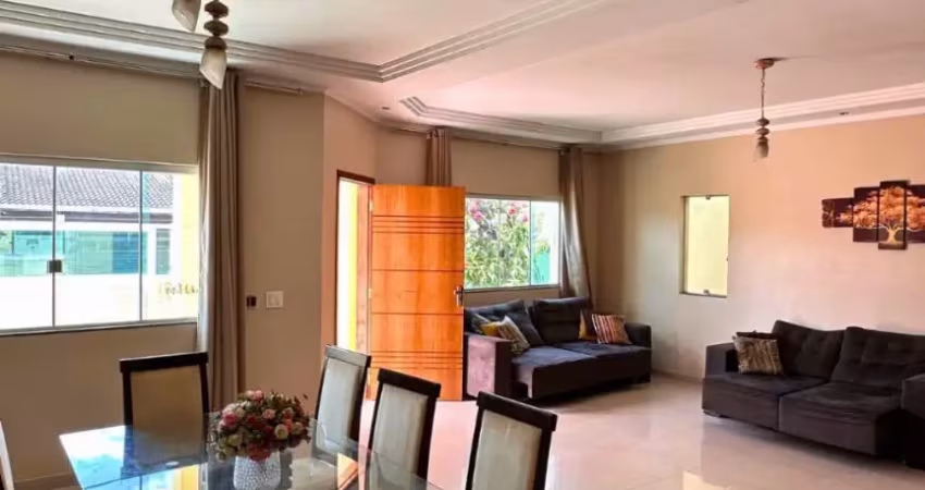 Casa térrea a venda na rua 3 b vicente pires, com 3 suítes, área de lazer, sauna, condomínio ótima localização.