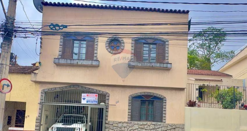 Casa em rua plana com terraço no Alto dos Passos