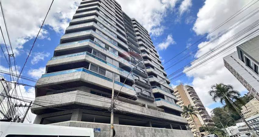 Apartamento luxuoso com 5 quartos, sendo 1 suite master com closet e 3 suítes no centro de Juiz de Fora