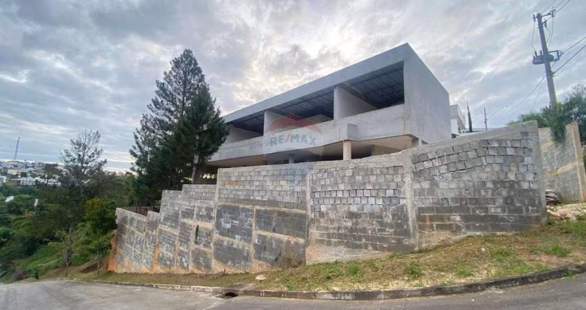 Magnífica casa com 3 suítes no Condomínio Parque Império