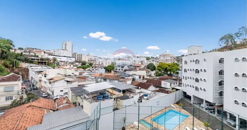Cobertura duplex com 224 m, com 4 quartos sendo 2 suítes, terraço com churrasqueira, condomínio com área de lazer completa