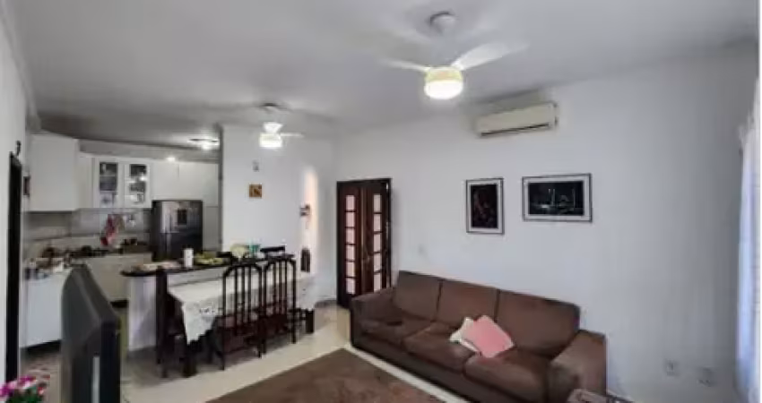Casa à venda no centro de peruíbe – a 600 metros da praia!
