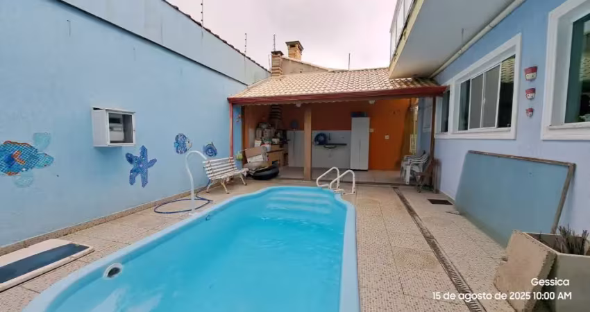 Casa à venda na Av. Luciano de Bona, Parque Balneário Oásis, Peruíbe