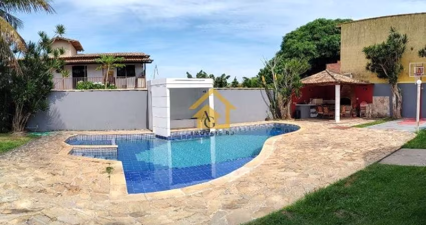 Casa duplex à venda ou aluguel em Búzios: 80m², 2 quartos, varanda | Bairro da Rasa | Próximo às praias | Agende visita: 21 98065-0375