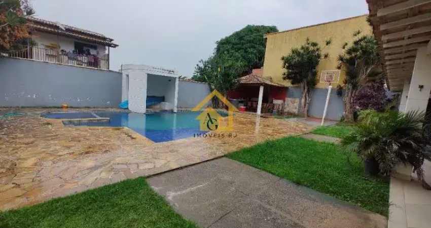 Casa duplex à venda ou aluguel em Búzios: 80m², 2 quartos, varanda | Bairro da Rasa | Próximo às praias | Agende visita: 21 98065-0375