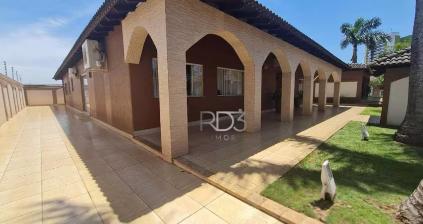 Casa com 4 dormitórios à venda, 780 m² por R$ 2.300.000 - Centro - Arapongas/PR