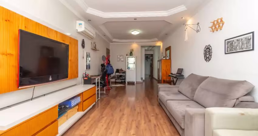Agradável sobrado para venda em parque são domingos com 3 quartos, sendo 3 suítes, 190m²