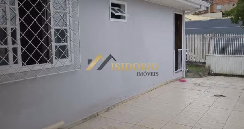 CASA COM 02 QTOS, GARAGEM COBERTA, FRENTE PRA RUA