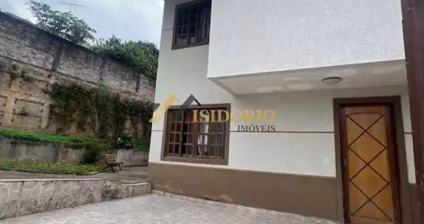 Excelente sobrado!!! 531m² de área total, suíte, bem localizado