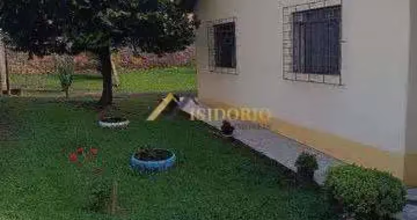 Bela casa de esquina!!! 510m² de área total, 03 qtos., lazer