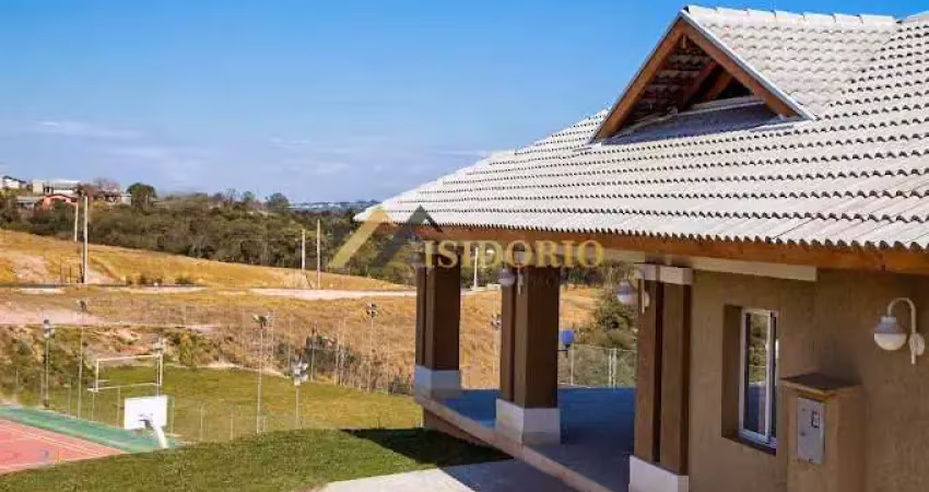 Amplo terreno! 303,75m² de área total, excelente condomínio