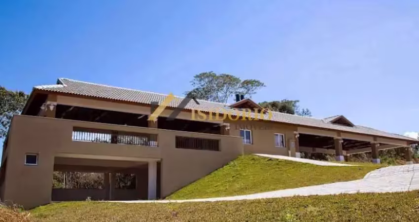 Amplo terreno! 308m² de área total, excelente condomínio