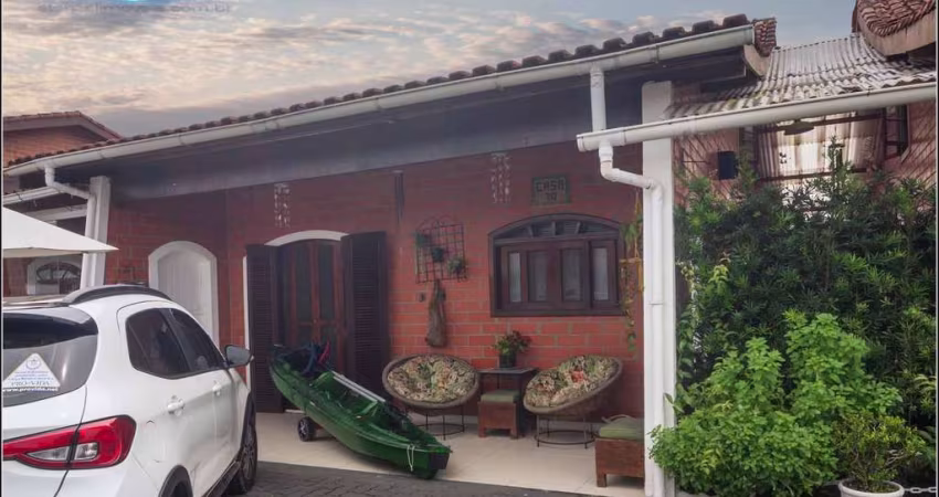 Casa Térrea em Village com 3 Quartos, 100m² por R$ 650.000 - Indaiá - Bertioga/SP