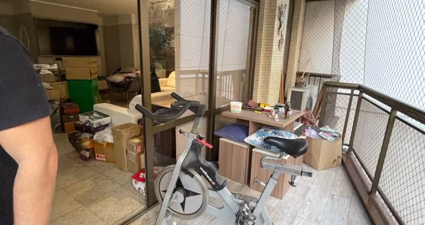Apartamento localizado em rua nobre do Ingá.Varandas ,5 quartos sendo 2 suítes e 2 vagas.