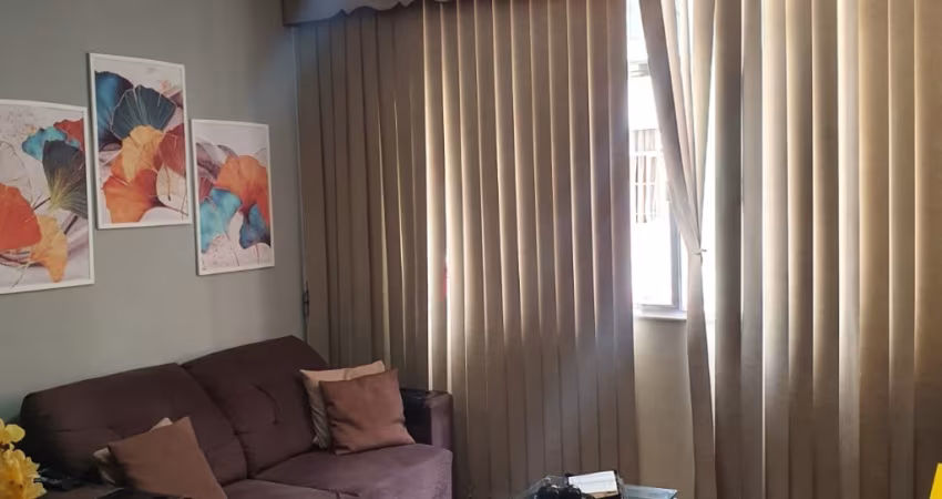 Apartamento no Ingá , próximo à rua Paulo Ales: reformado,2 quartos com vaga.Condomínio acessível.